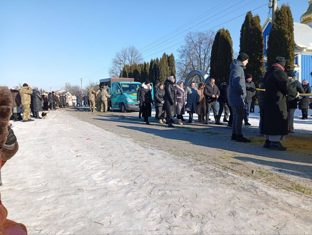 320 днів вважався зниклим безвісти: на Волині в останню путь провели Героя Ігоря Бурка