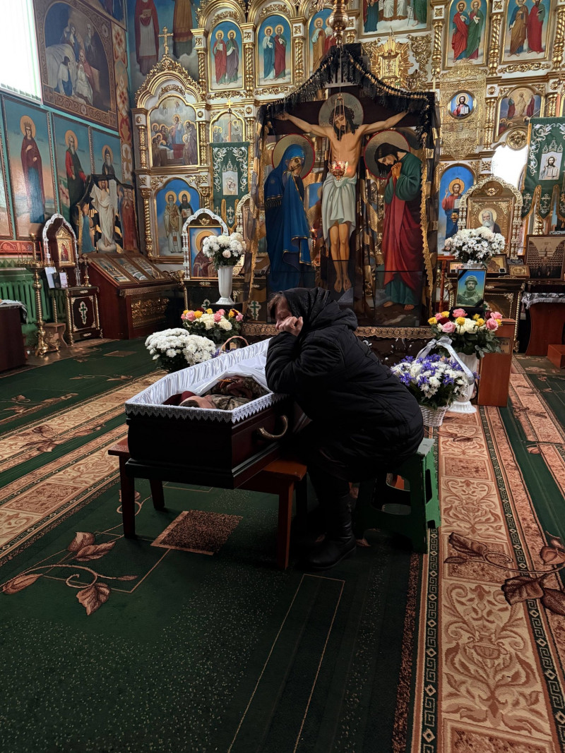 Наприкінці осені мобілізували, а 8 лютого зв’язок з ним обірвався: на Волині провели в останню путь захисника Івана Савлука