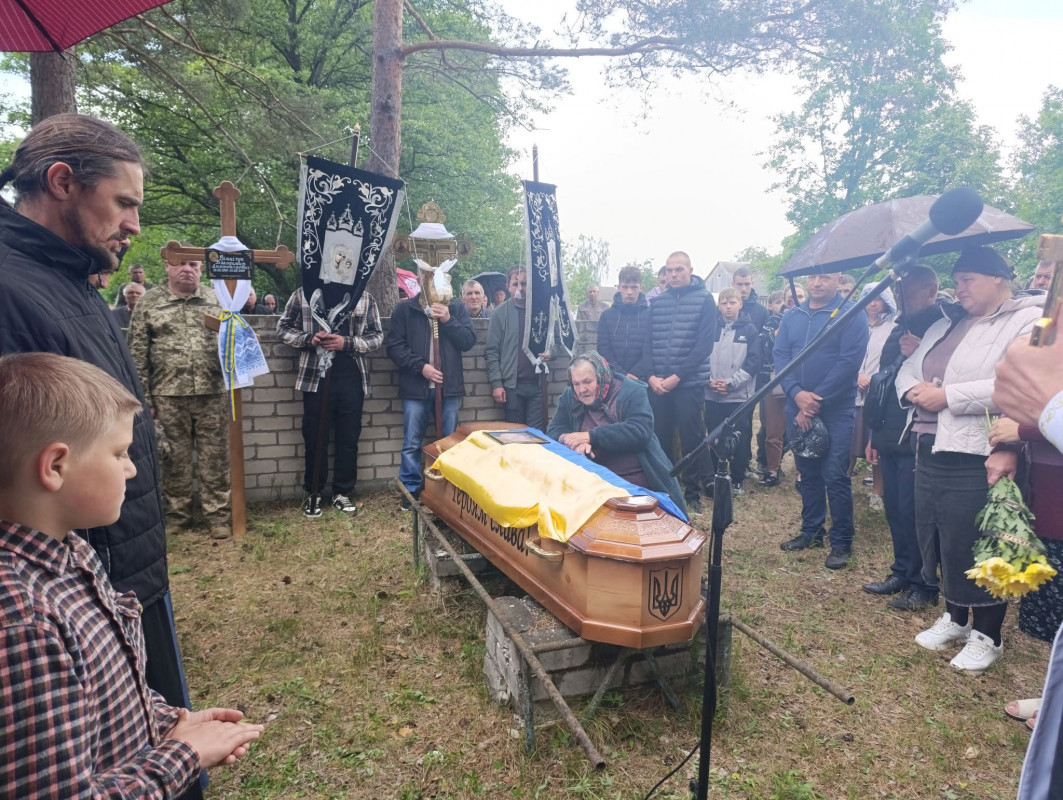 Майже 2 роки рідні жили вірою та надією: на Волині поховали Героя Володимира Віннічука, який довгий час вважався зниклим безвісти