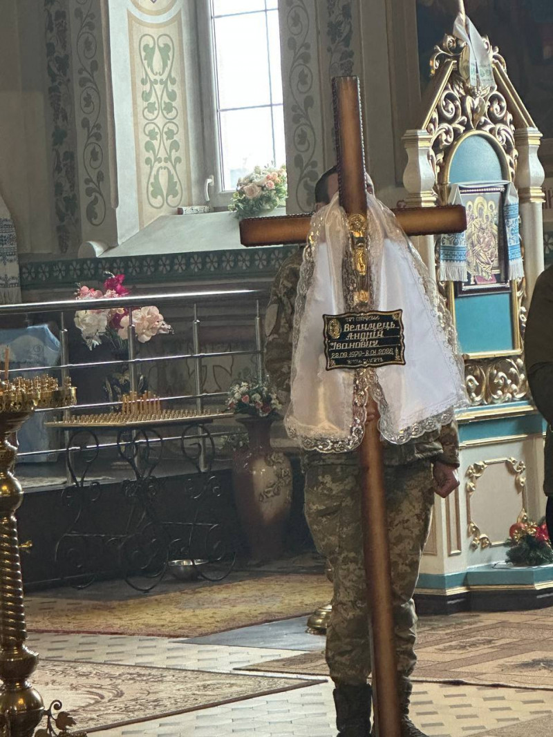 Зі сльозами та молитвою: Волинь провела на вічний спочинок воїна Андрія Велимця