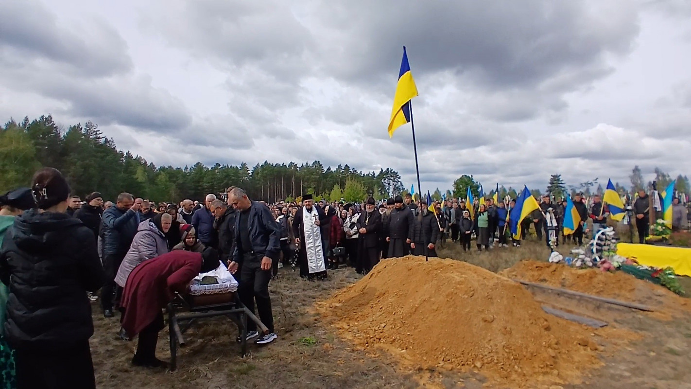 У липні мобілізували, а у вересні сповістили про загибель: на Волині попрощалися із загиблим захисником Віктором Карпуком