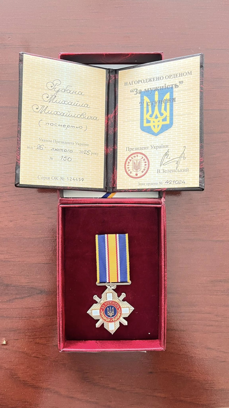 З війни чекали молода дружина та двоє дітей: 22-річного Героя з Волині посмертно нагородили орденом