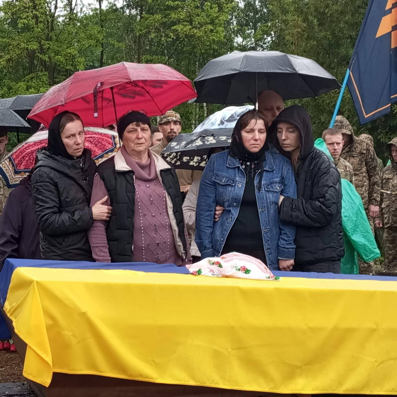 Не такого повернення додому Героя чекали мати, родина та громада: на Волині поховали 28-річного захисника Андрія Мороза