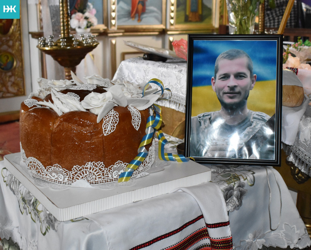 Громада у жалобі: на Волині в останню дорогу провели молодого захисника Станіслава Барана
