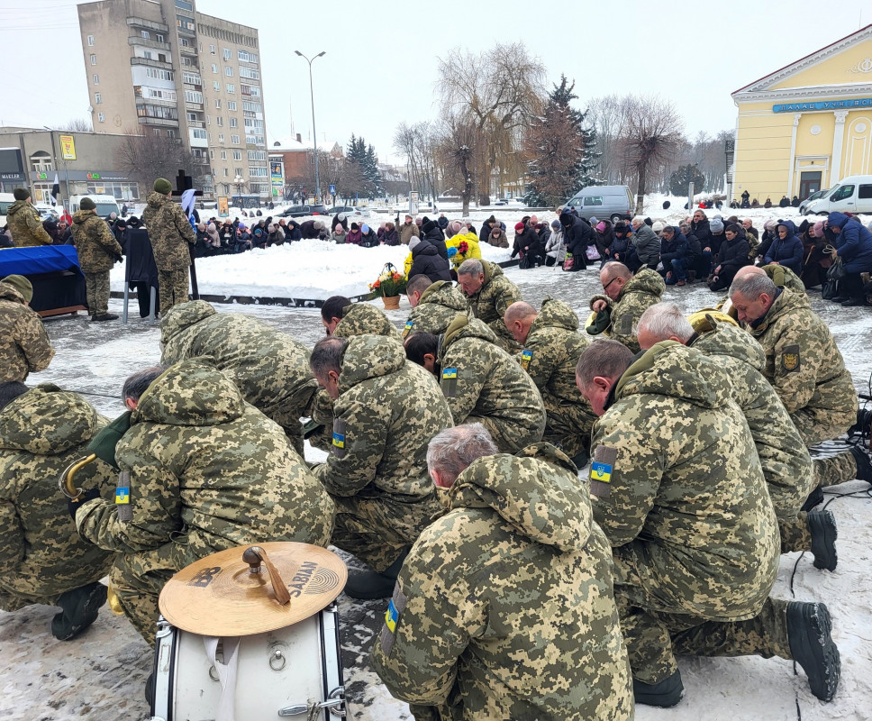 Казав «Воюватиму до Перемоги»: на Волині попрощалися із Героєм Юрієм Мельником, серце якого зупинилося на війні