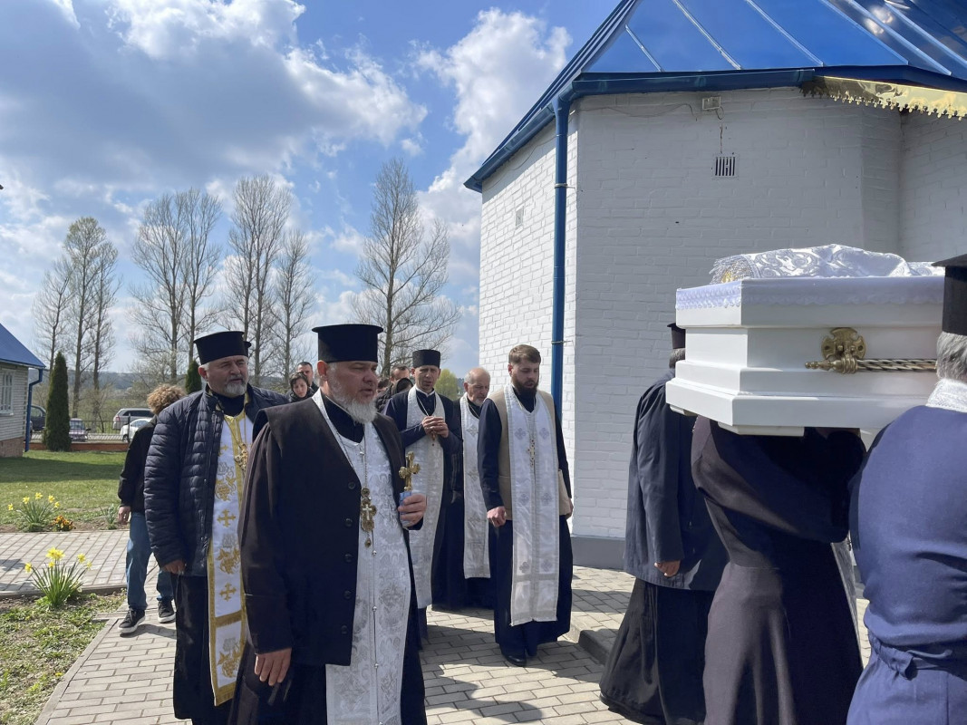 На Волині провели в останню путь священника Володимира Лапінського