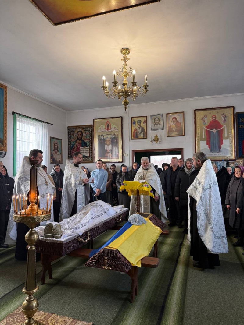Помер, виконуючи обов’язок із захисту України: на Волині поховали військовослужбовця Андрія Шемберга