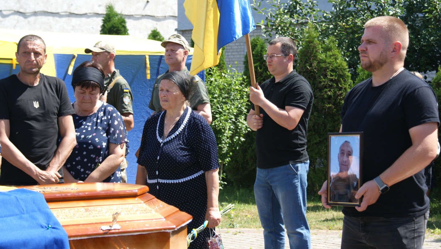 «За його голову окупанти обіцяли винагороду»: на Волині попрощалися з легендарним розвідником Віктором Зенцом