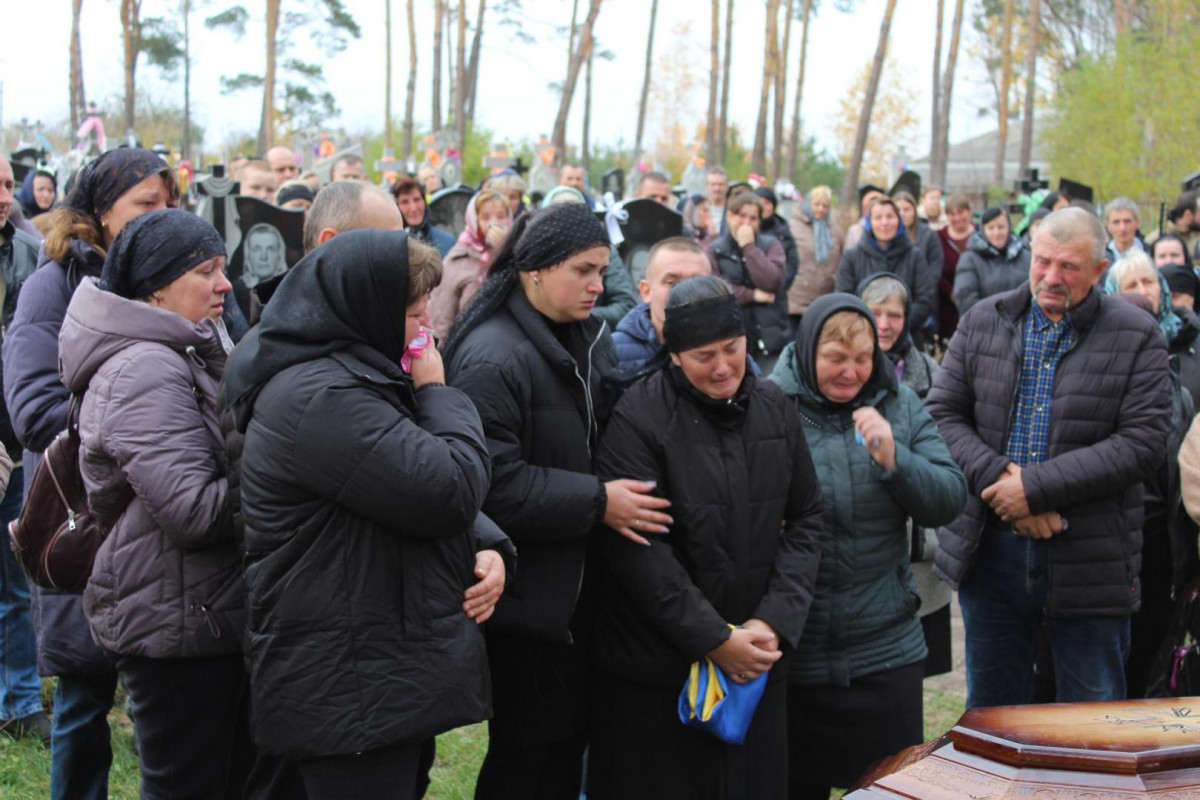 Маленький син ніколи більше не побачить тата: на Волині попрощалися з Героєм Миколою Мясковським