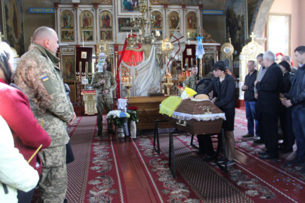 Віддав життя за вільну і незалежну Україну: В останню земну дорогу провели волинського воїна - Андрія Дудіка