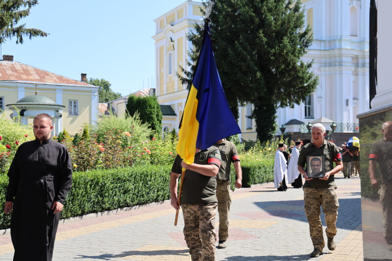 Навіки 33: у Луцьку в останню дорогу провели полеглого Героя Юрія Васюка