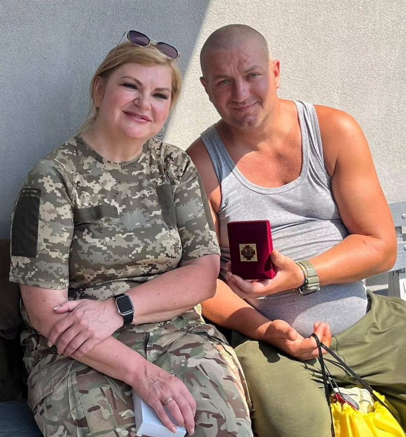 Поранених бійців 100-ї ОМБр відвідали у лікарнях та вручили почесні відзнаки
