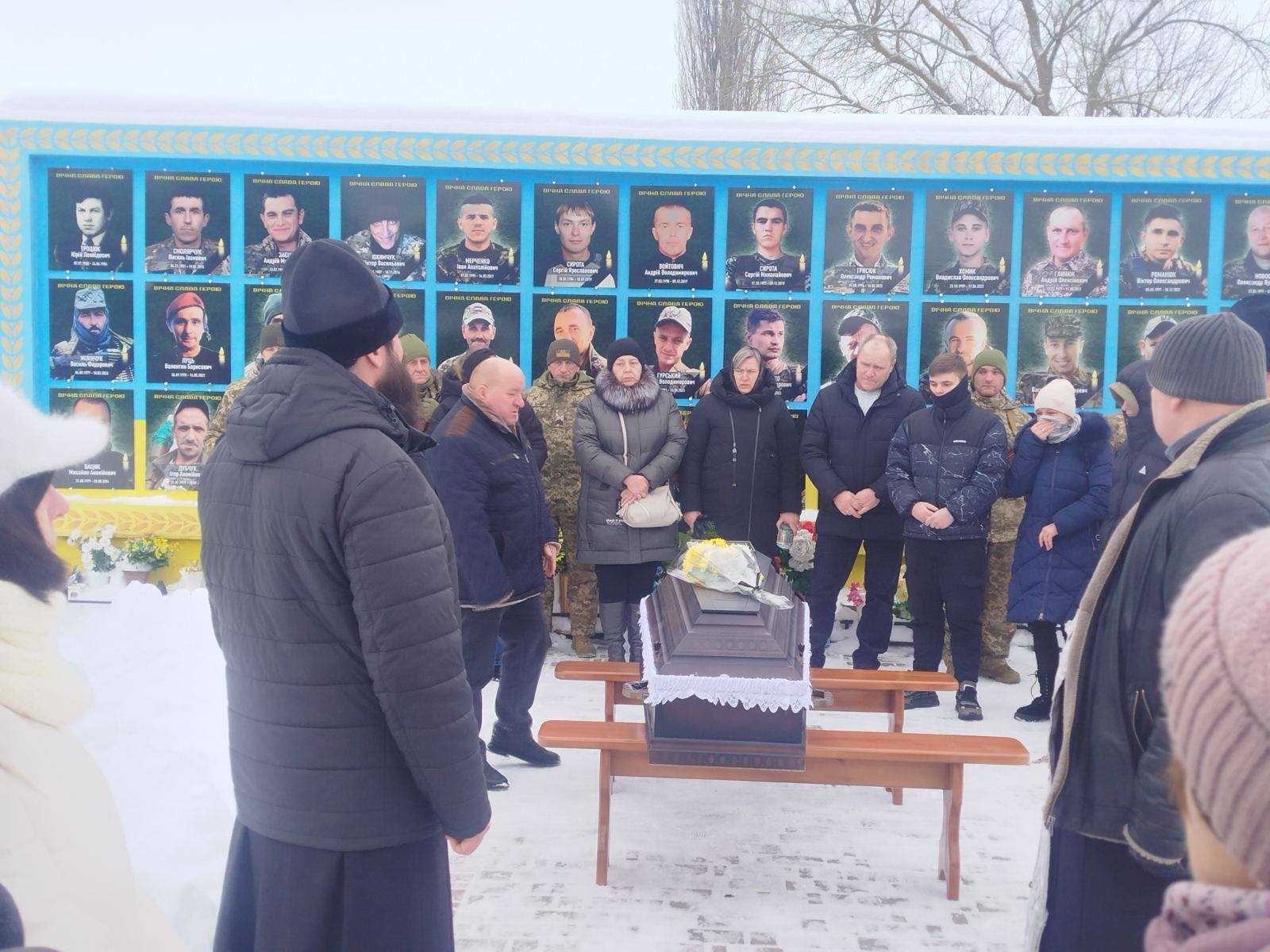 Брат - теж на фронті: на Волині в останню путь провели мужнього воїна Сергія Верезія