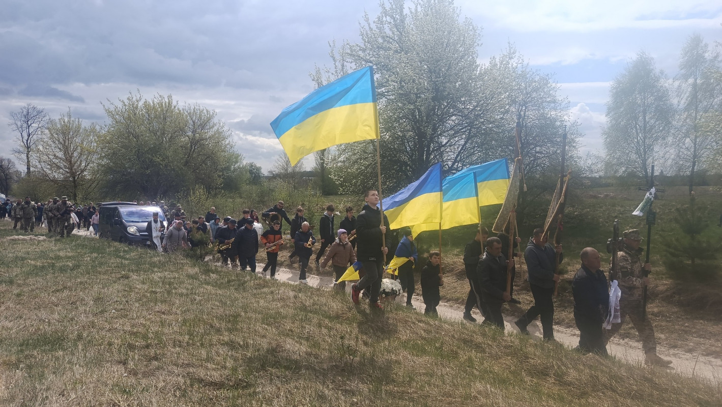 Добровільно став на захист країни: на Волині попрощалися із захисником Володимиром Павлюком