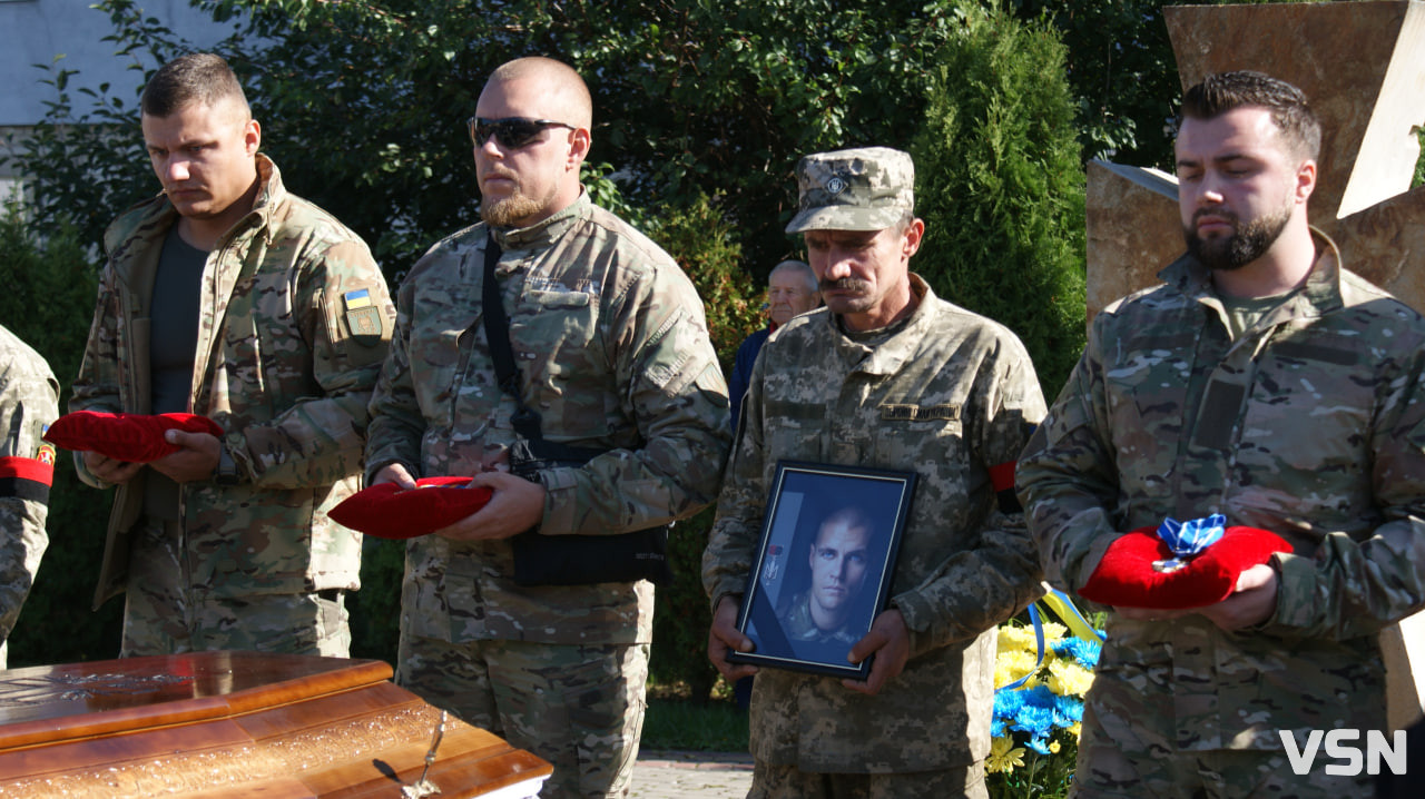 Це був справжній командир, яких мало: на Волині провели в останню дорогу «Народного Героя України» Павла Чайку