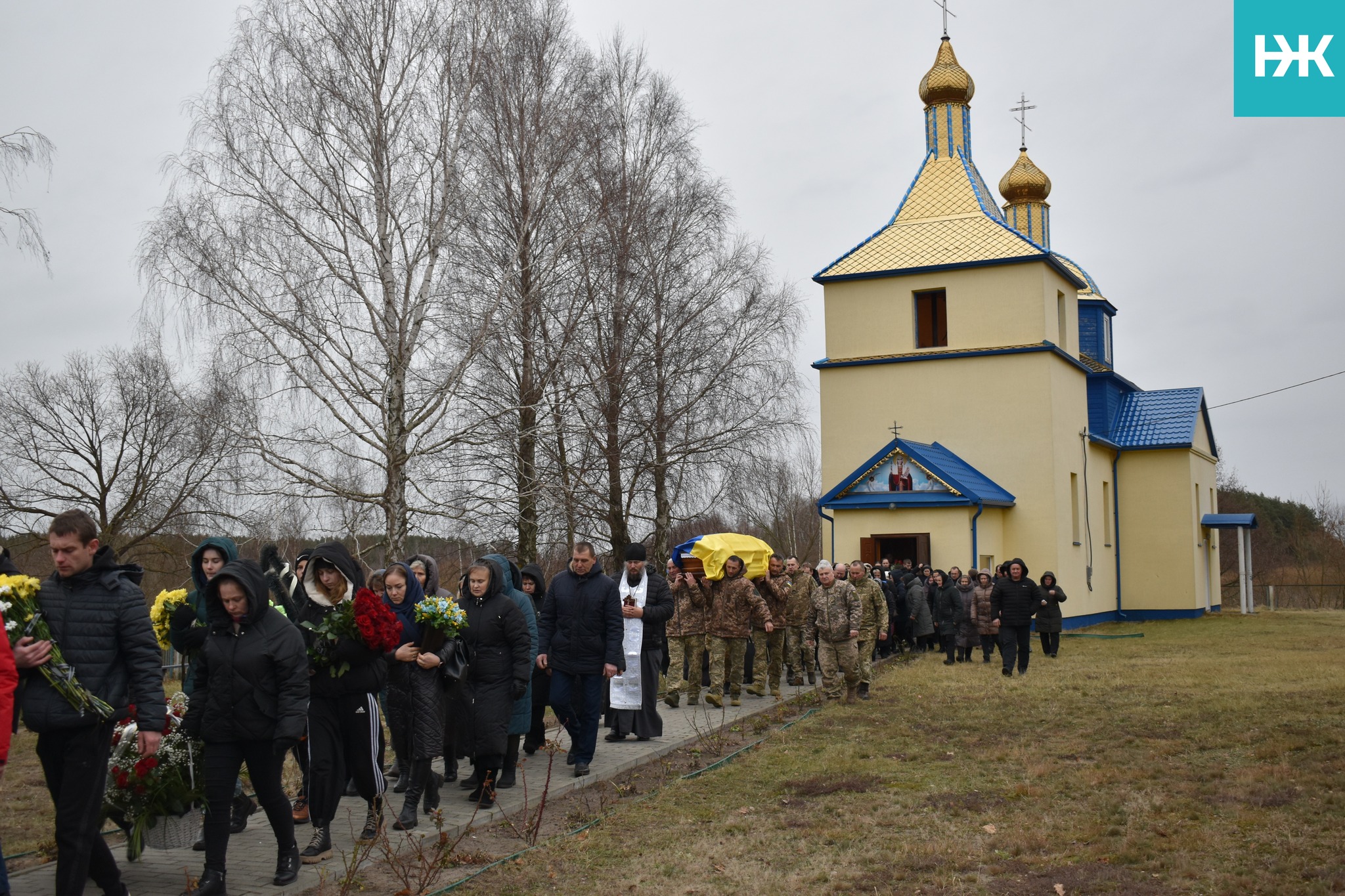 Сумне новоріччя: усе село на Волині зійшлося провести Героя Володимира Кушнерика