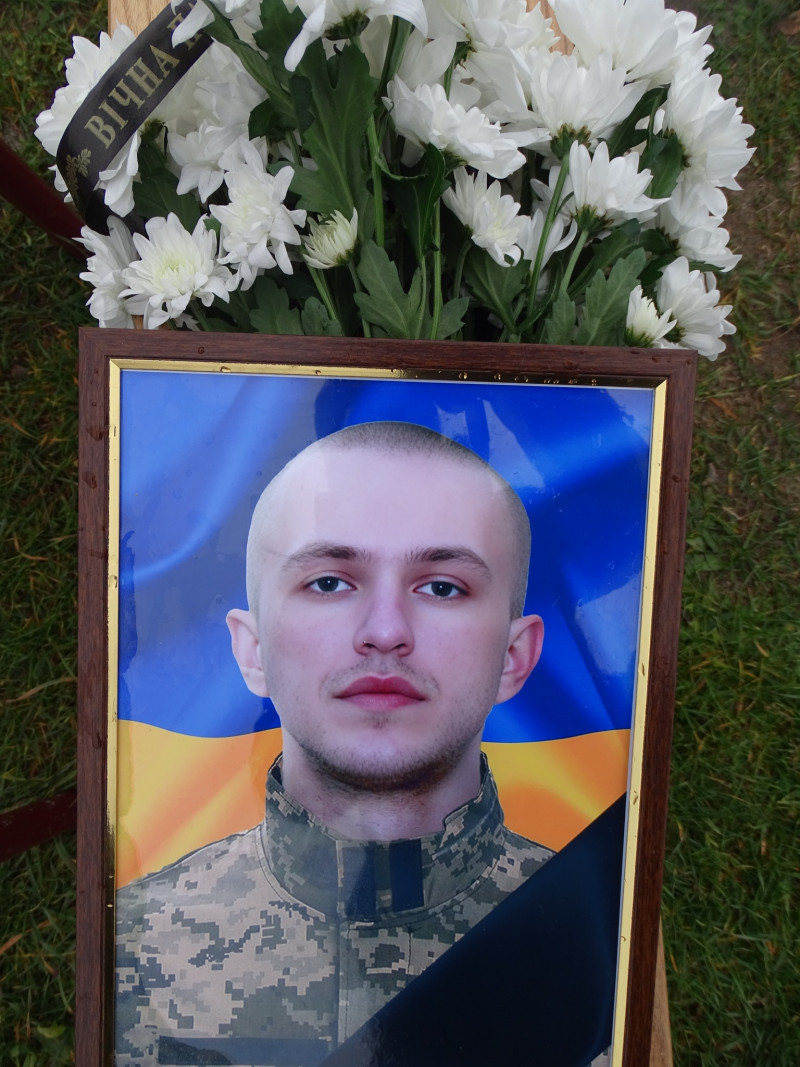 Життя воїна обірвалося на пів слові... Йому назавжди 39: на Волині в останню дорогу провели Героя Дениса Гаврилюка