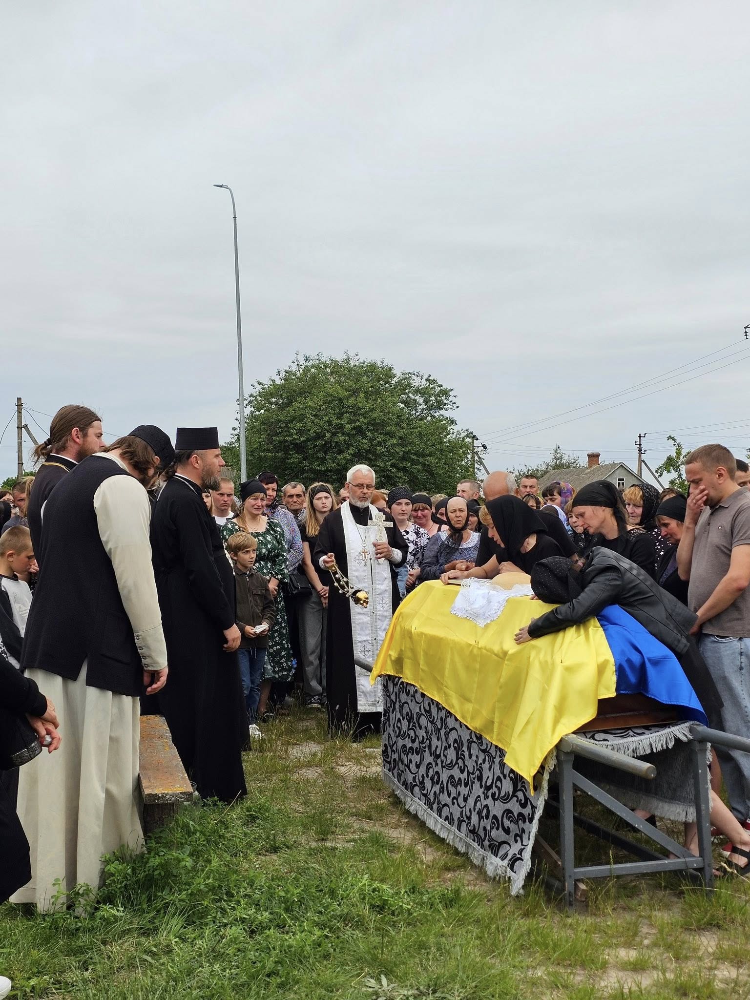 Навіки 33: на Волині попрощалися з полеглим Захисником України Володимиром Семенакою