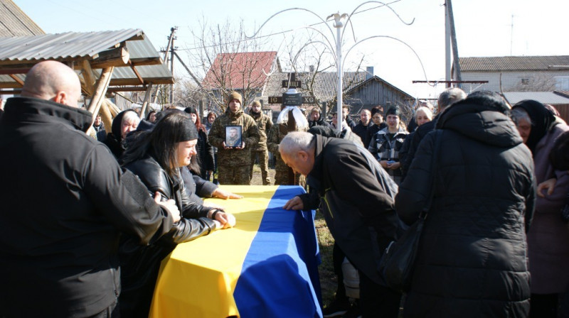 У громаді на Волині попрощалися із 23-річним розвідником «Азова» Назаром Поліщуком