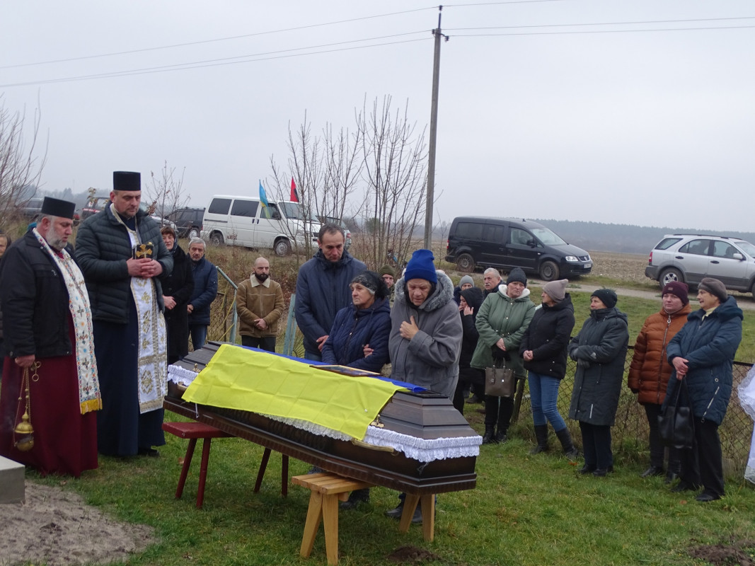 Життя воїна обірвалося на пів слові... Йому назавжди 39: на Волині в останню дорогу провели Героя Дениса Гаврилюка