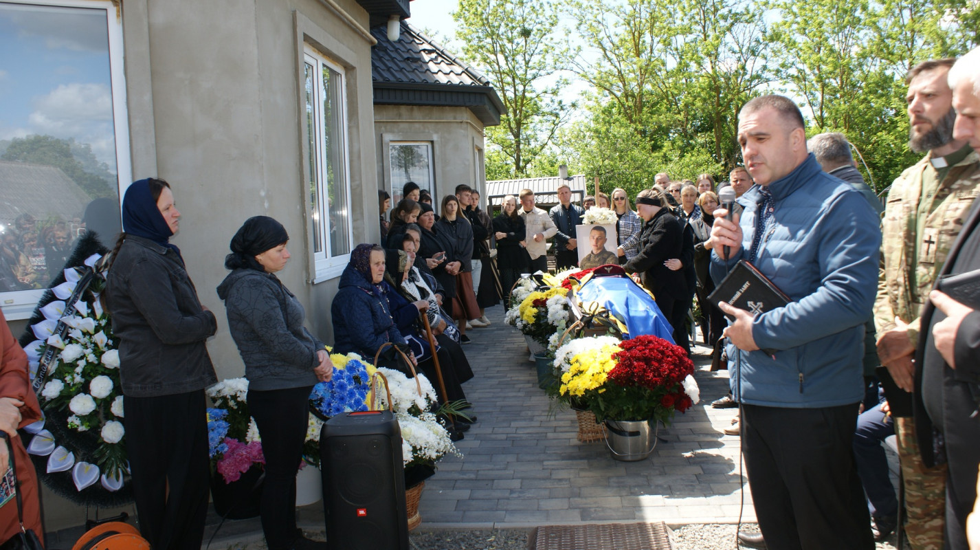 «Врятував побратима ціною власного життя»: на Волині попрощалися з 25-річним Героєм Андрієм Лавренчуком