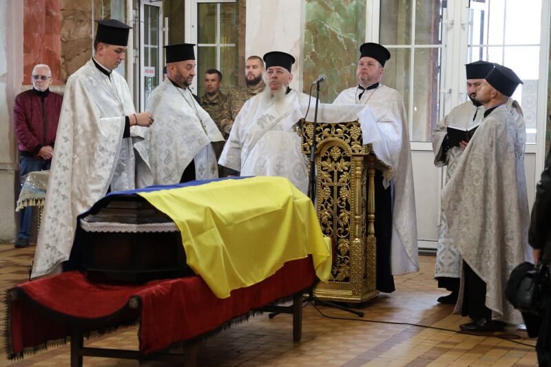 Загинув на Донеччині: у Луцьку попрощалися з Героєм Михайлом Слутяком