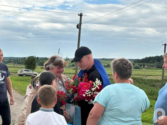 Три роки у російських тюрмах: на Волині зустріли звільненого з полону захисника