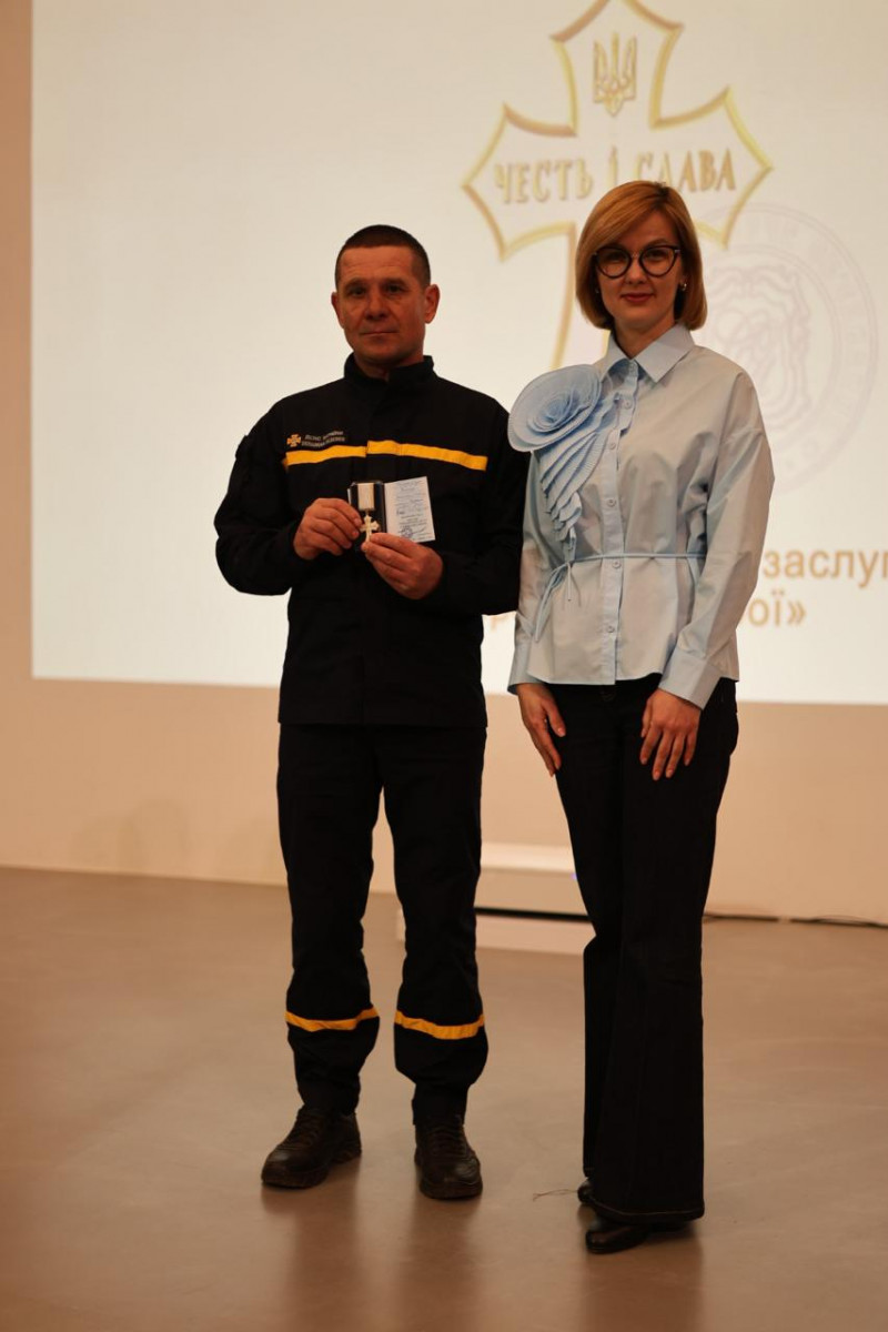 «Герої без зброї»: у Луцьку вручили почесні відзнаки людям, які щодня рятують і допомагають