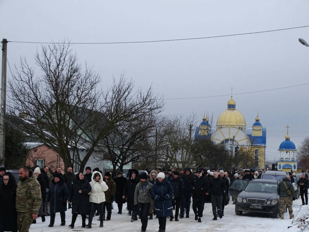 Повернувся додому «на щиті»: волиняни провели на вічний спочинок полеглого капітана Олександра Євтушка