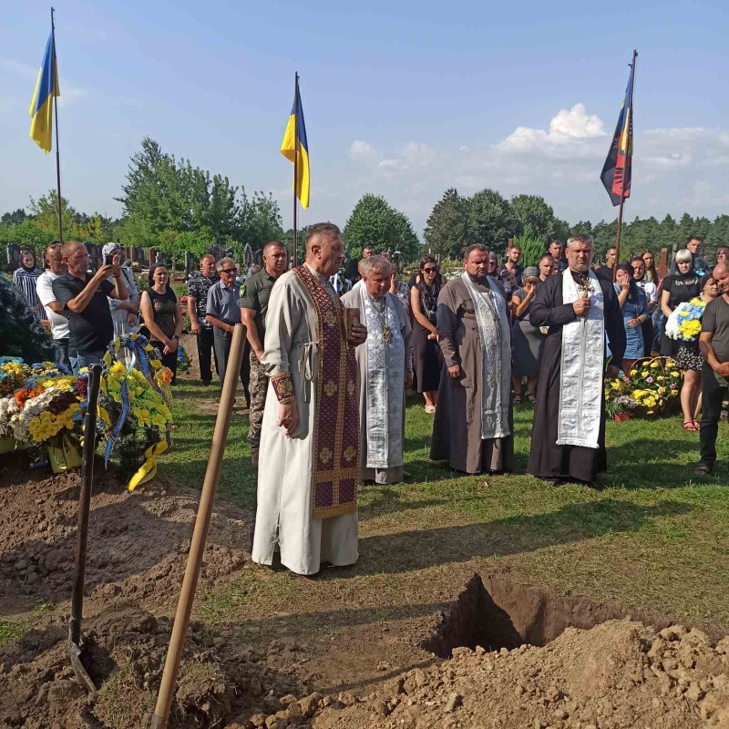 Люблячий чоловік, тато і вірний товариш: на Волині попрощалися з Героєм Сергієм Мельничуком