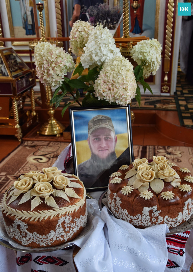 Понад рік вважався безвісти зниклим: на Волині всім селом прощалися з молодим Героєм Василем Канюкою