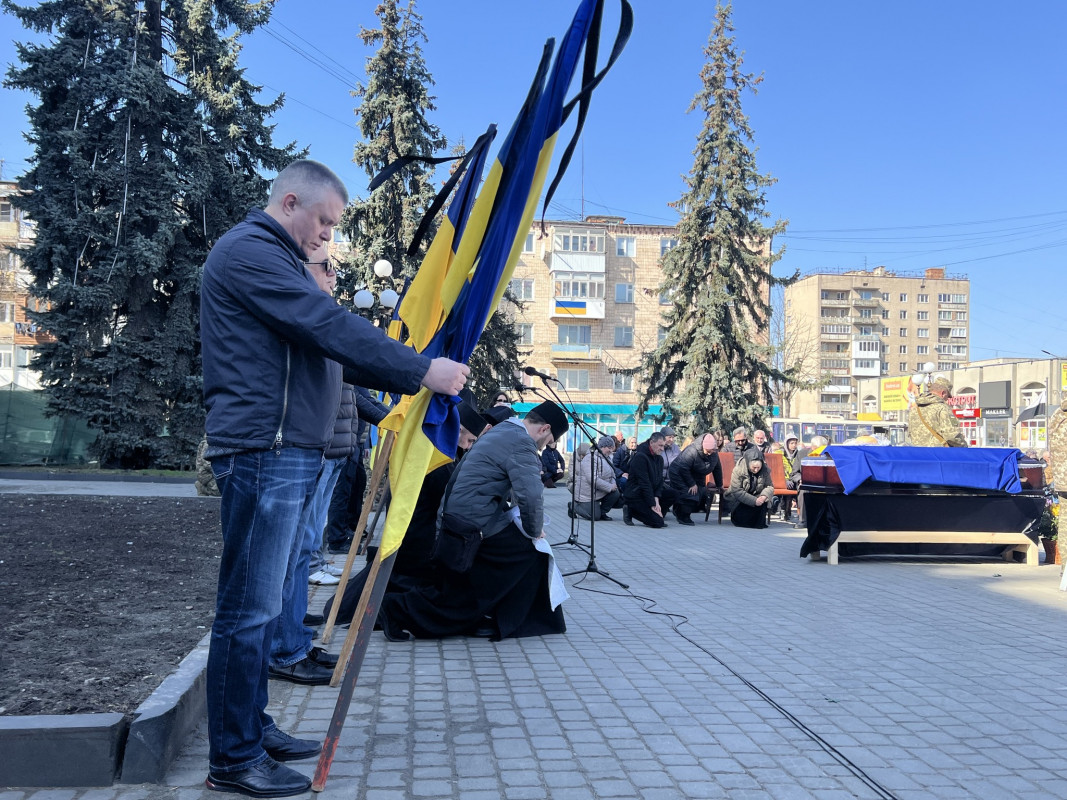 Другий день поспіль громада у жалобі: на Волині провели у вічність Героя Миколу Сахарчука