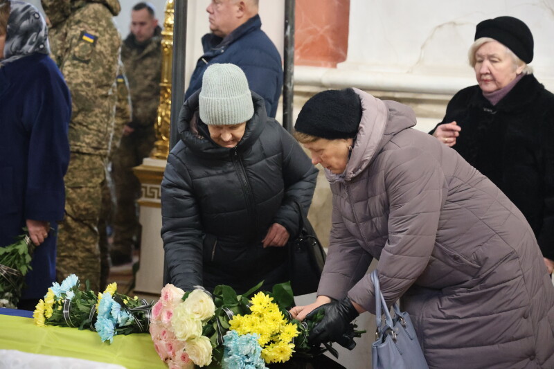 Чорний день: у Луцьку попрощалися одразу з двома Героями - Вадимом Радюком та Романом Сокольським