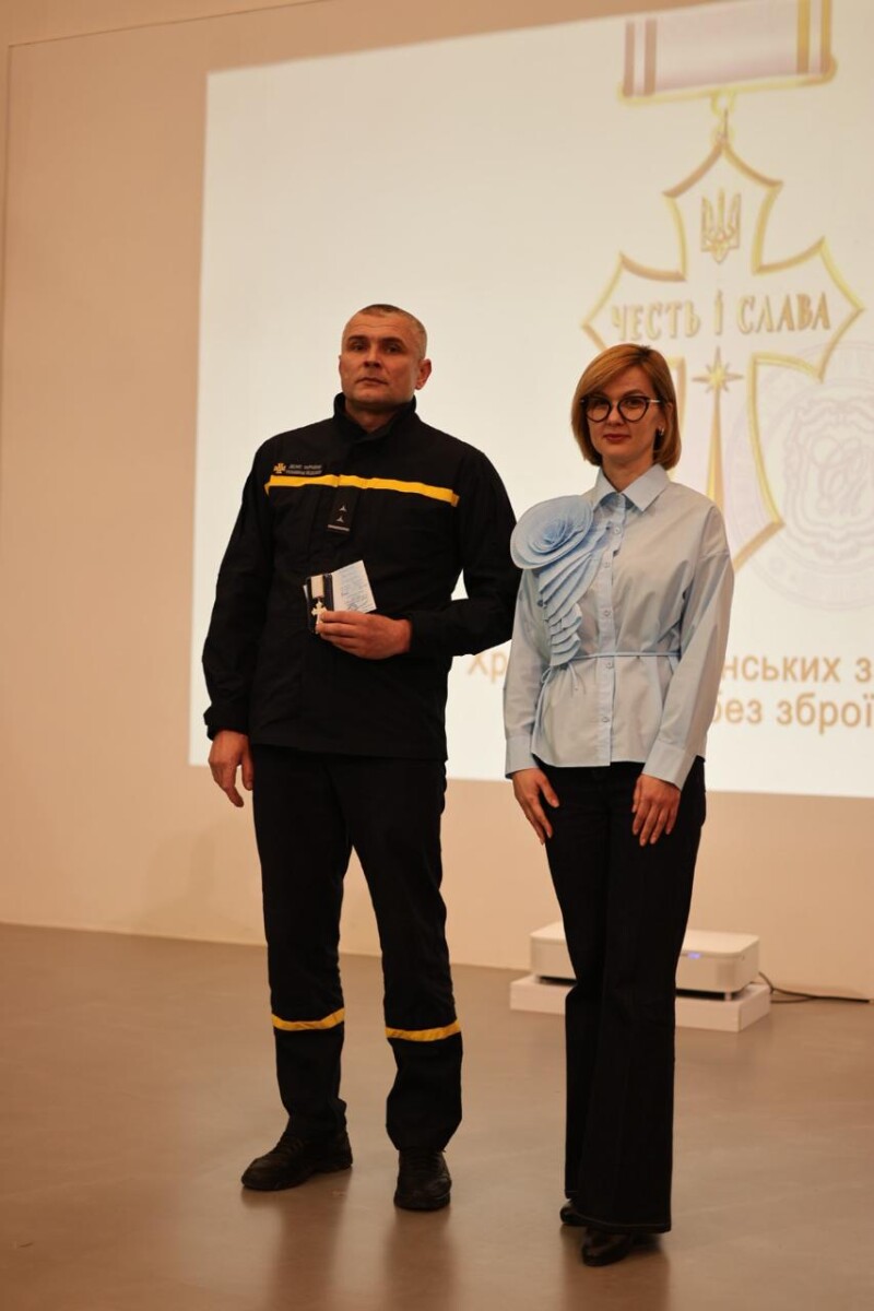 «Герої без зброї»: у Луцьку вручили почесні відзнаки людям, які щодня рятують і допомагають