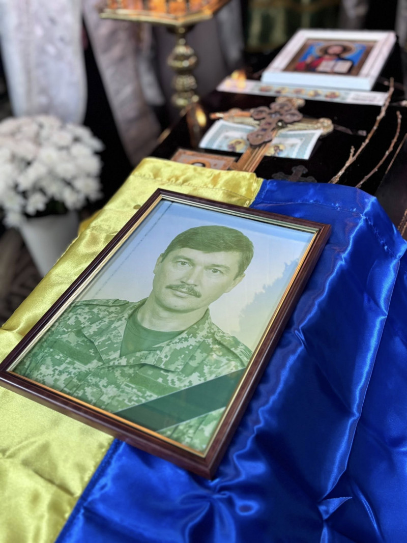 Майже два роки вважався зниклим безвісти: на Волині в останню земну дорогу провели Героя Михайла Ковальчука. Фото