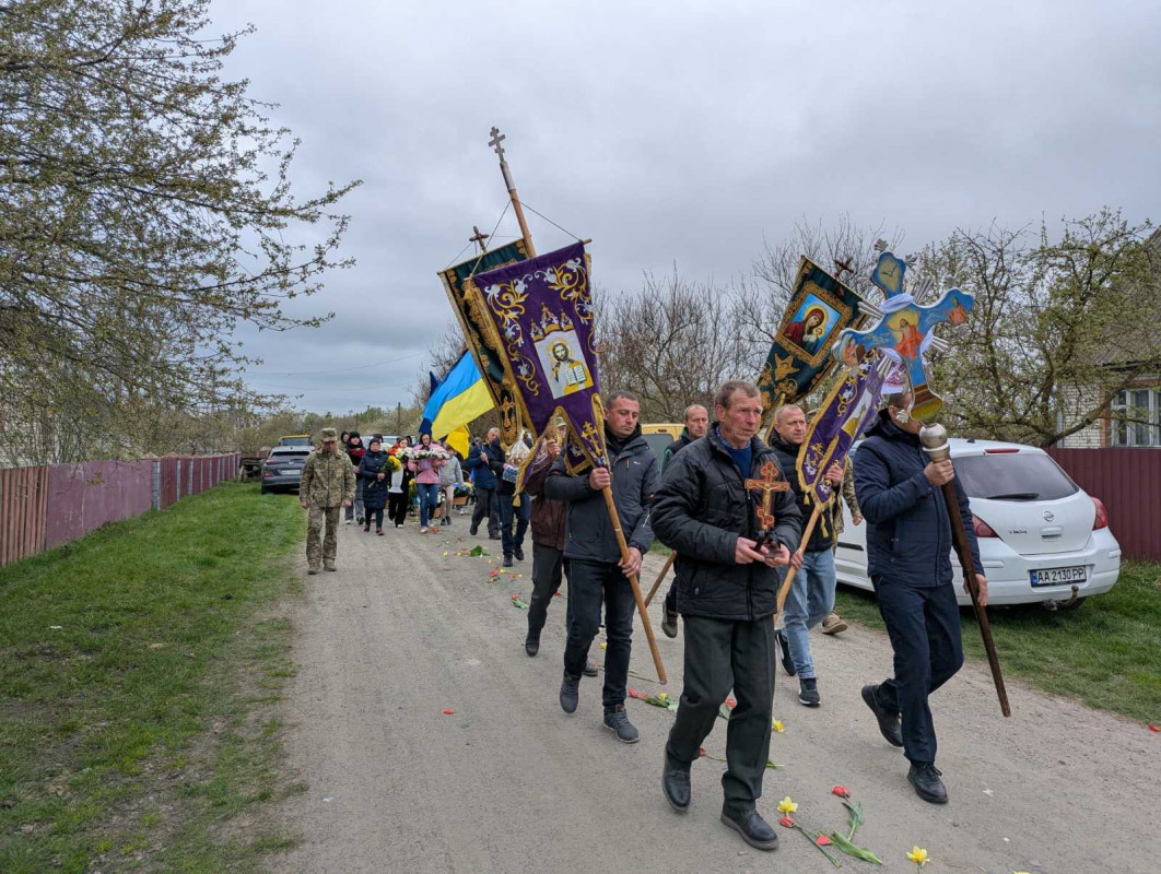 Понад півтора року вважався зниклим безвісти: на Волинь «на щиті» повернувся Герой Дмитро Новосад
