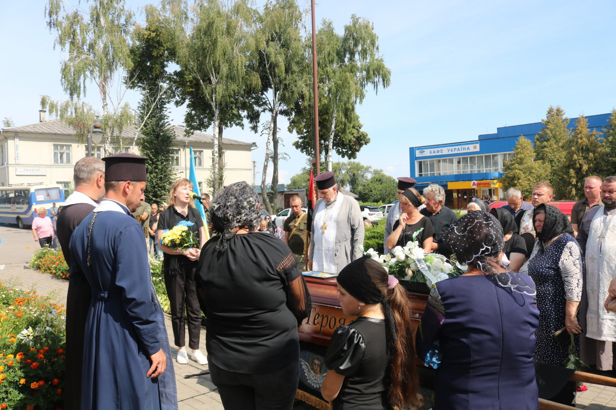 У липні став на захист країни, а за місяць - відійшов у вічність: на Волині попрощалися з Леонідом Остап'юком