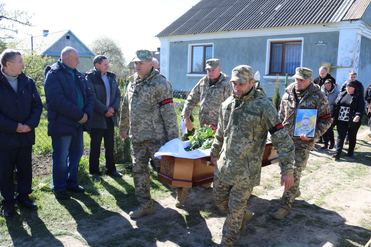 На Волині провели в останню дорогу захисника Івана Гутверта