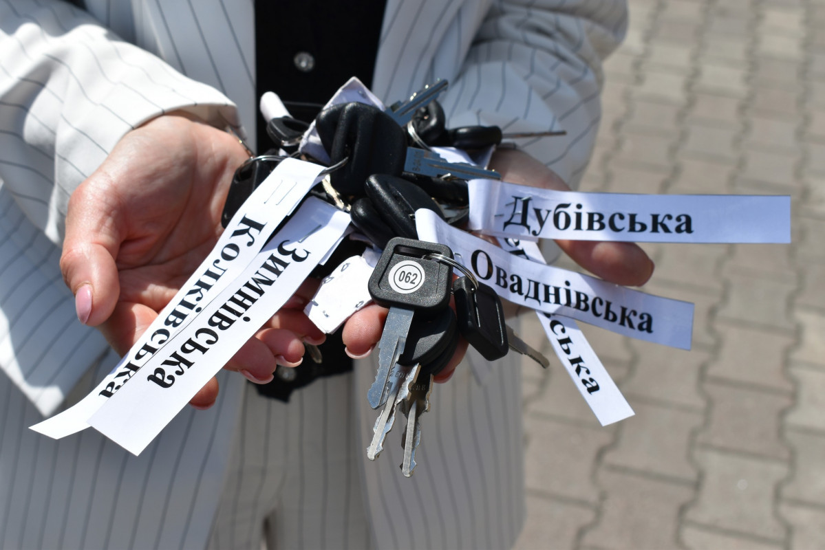 Волинським громадам передали спецавтобуси для перевезення дітей з інвалідністю