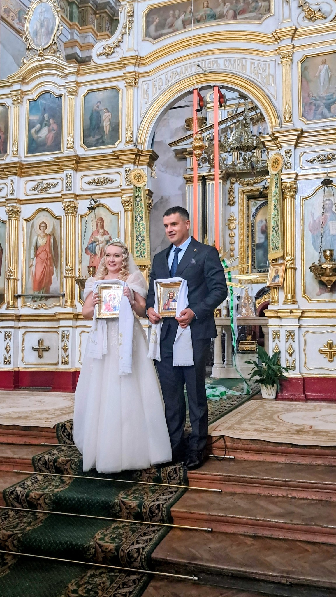 Ексдиректорка КП «Ласка» у Луцьку обвінчалася з коханим