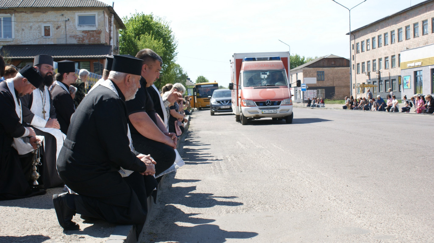 Після 789 днів очікування: на Волині провели в останню дорогу 21-річного Героя Івана Бречка