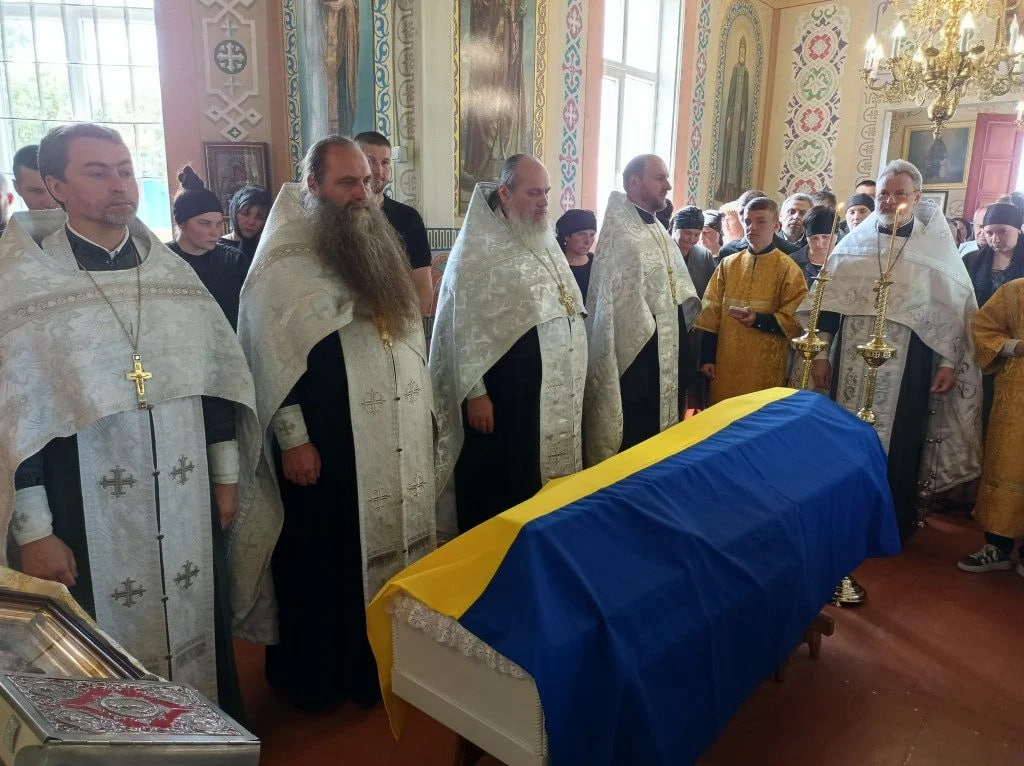 Додому Герой повернувся у домовині: на Волині попрощалися з полеглим на фронті Іваном Каменчуком