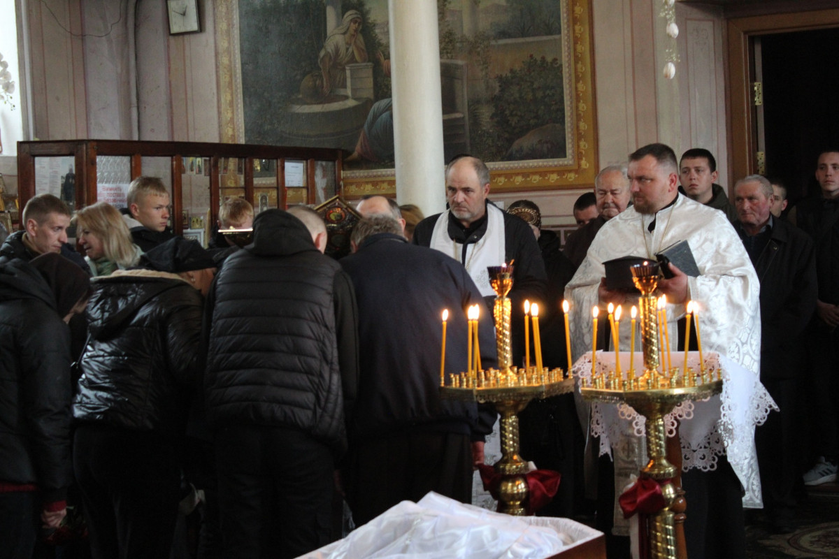 «Тепер тато захищатиме з небес»: волиняни попрощалася з 25-річним Антоном Хвостюком