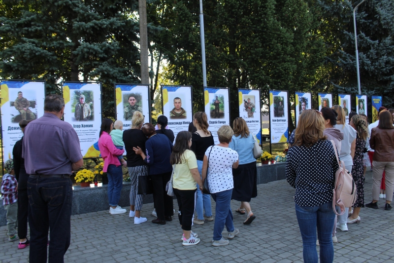 У Шацьку встановили банери з портретами полеглих захисників