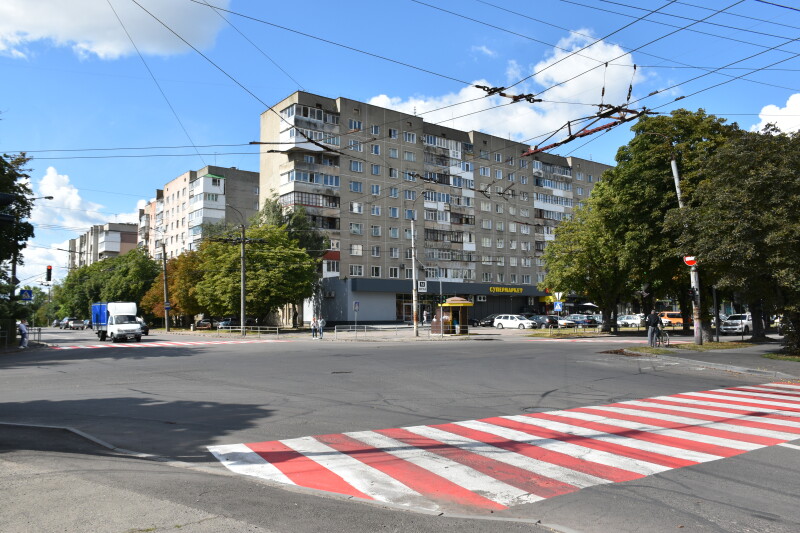 У Луцьку наносять нову дорожню розмітку: що змінилося