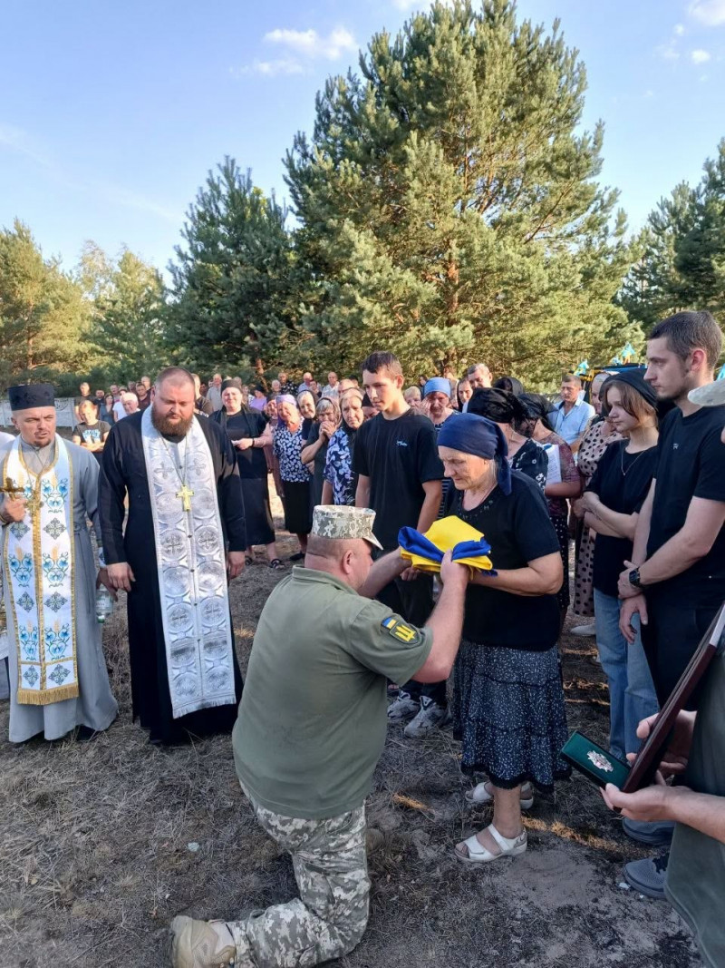 Громада на Волині попрощалася одразу з двома Героями: в останню путь провели Юрія Джуля та Василя Шилюка
