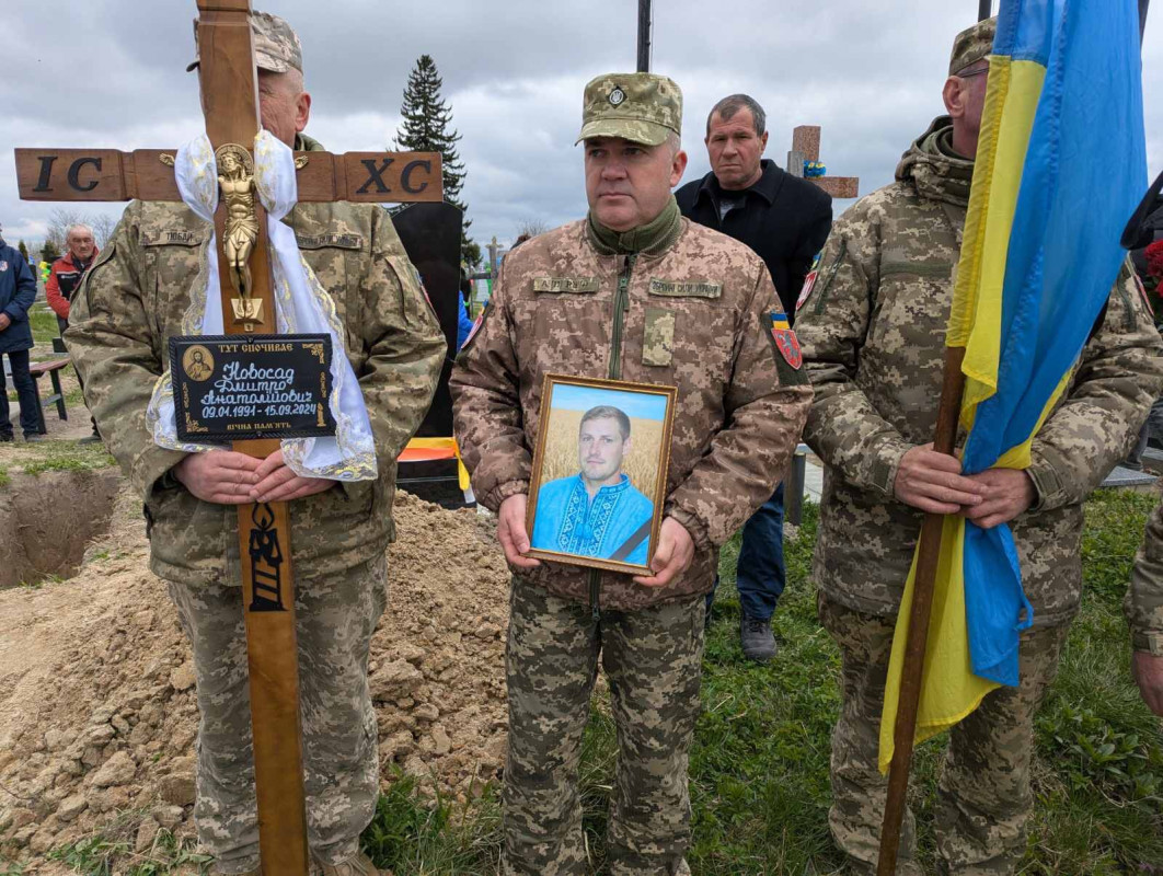 Понад півтора року вважався зниклим безвісти: на Волинь «на щиті» повернувся Герой Дмитро Новосад