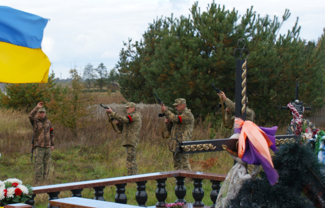 Світла людина зі щирим серцем: на Волині попрощалася з військовим Миколою Пахлею