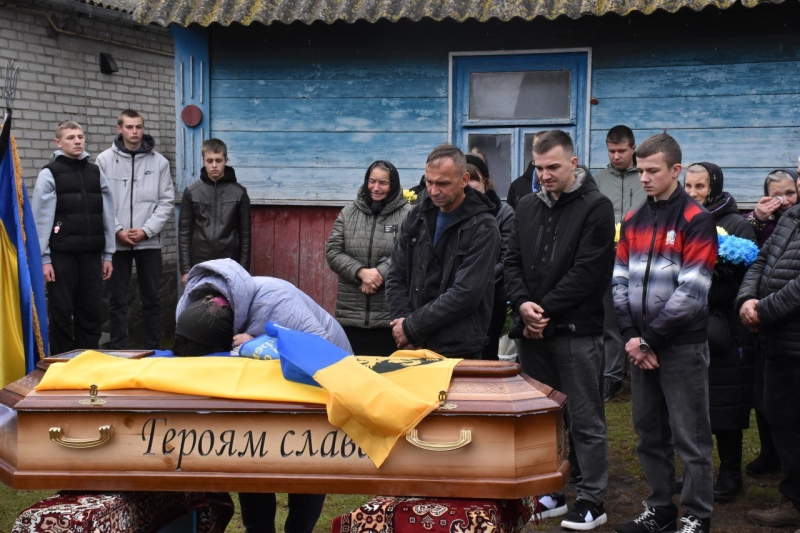 Більше року вважався зниклим безвісти: на Волині прощалися з Героєм Ігорем Пархомюком