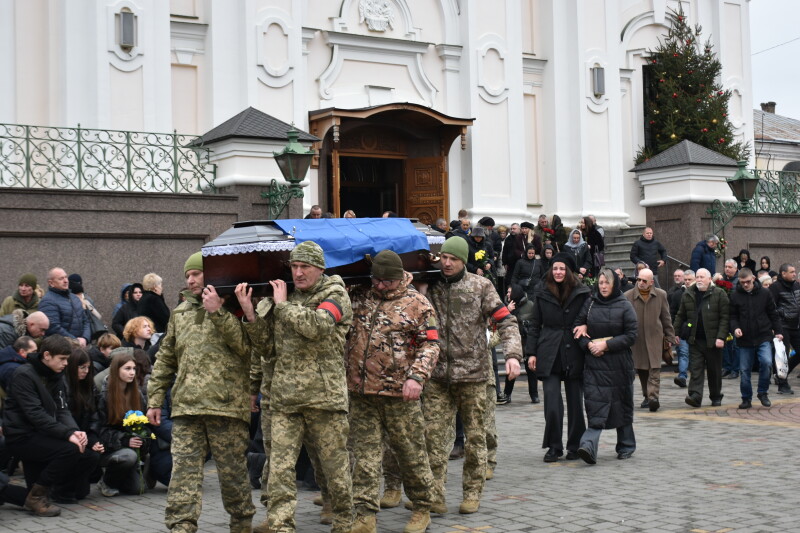 Навіки 53: у Луцьку в останню путь провели полеглого на війні Героя Юрія Смикала